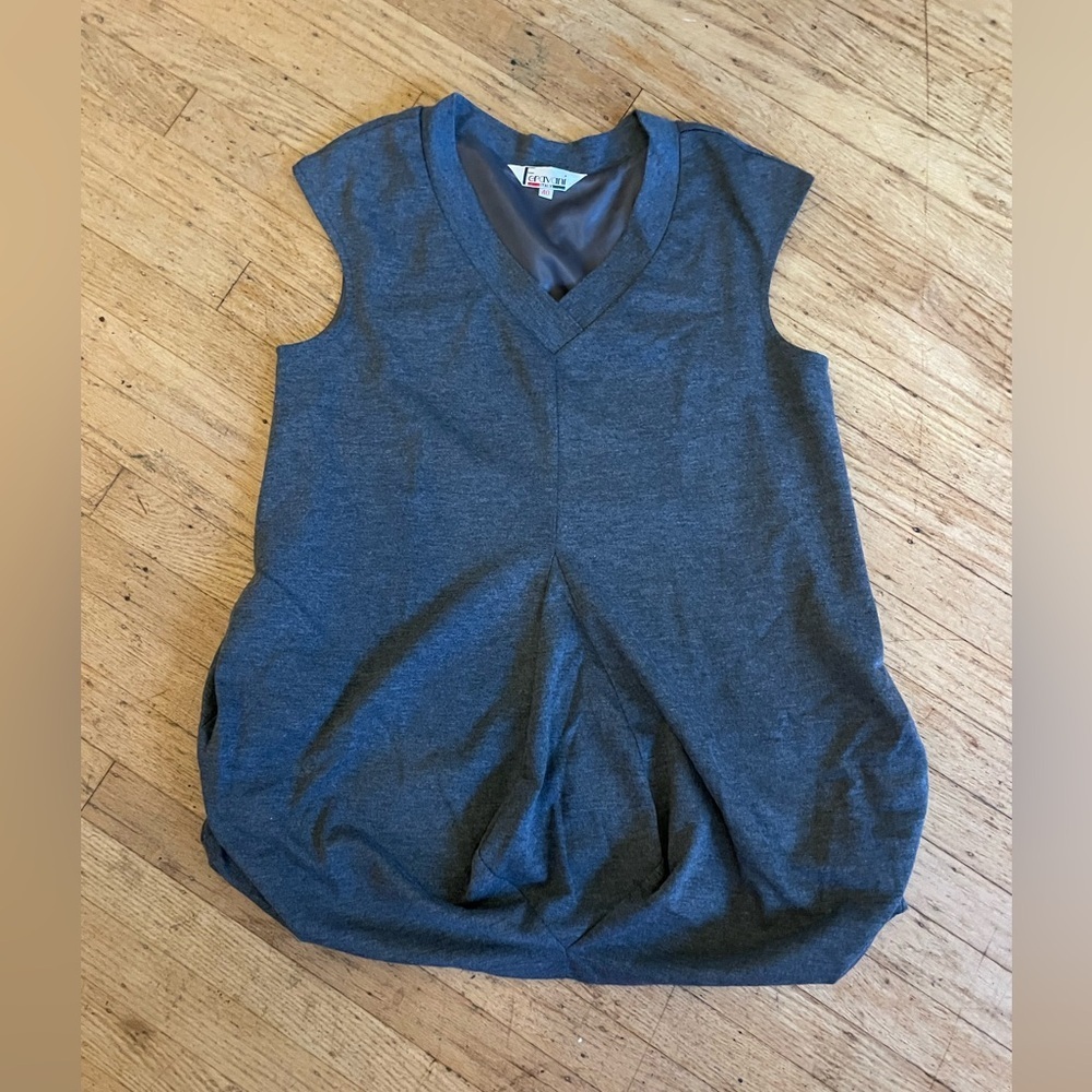 Feravani Italy Gray Sleeveless V-Neck Top